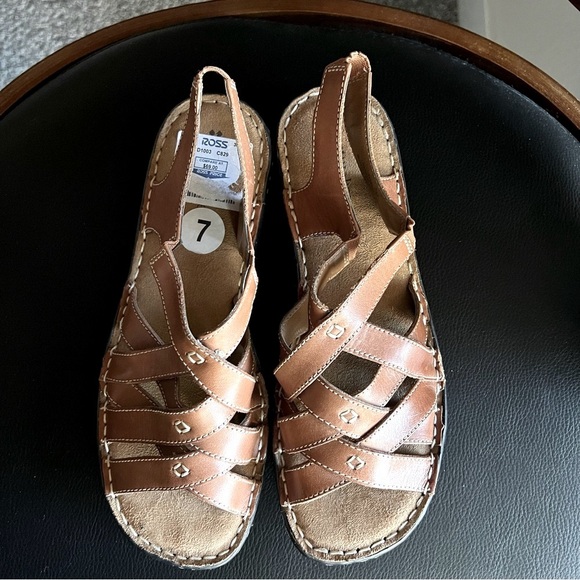 Naturalizer Craft Comfort Sandals, tan leather straps, slip on, size 7, NEW! - Picture 1 of 16
